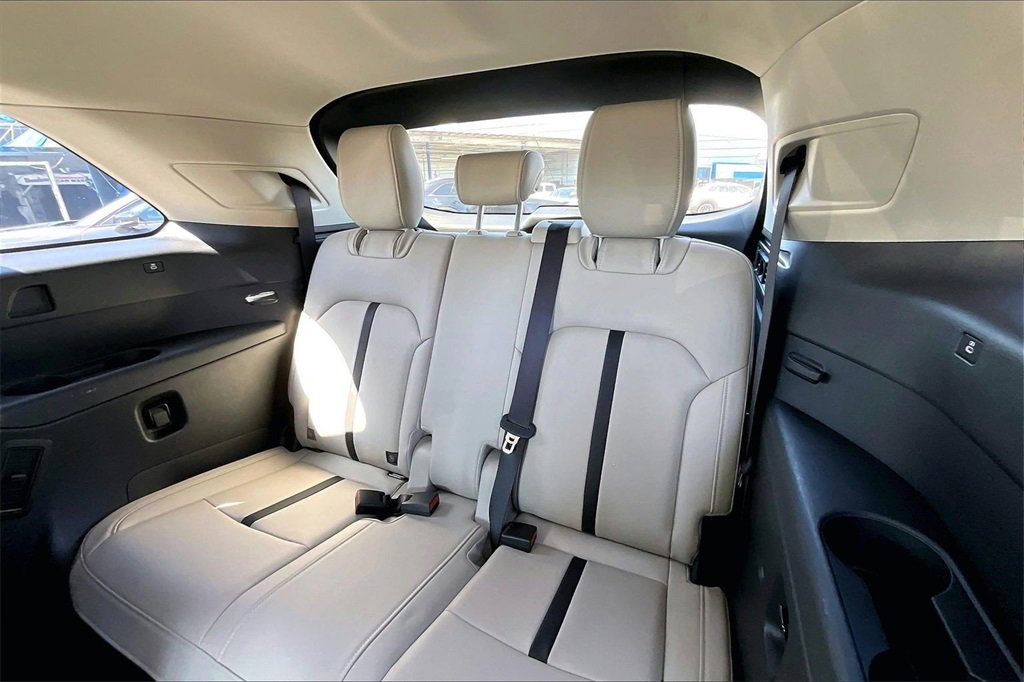 Certified 2024 MAZDA CX-90 3.3 Turbo w/ Preferred Plus image 16