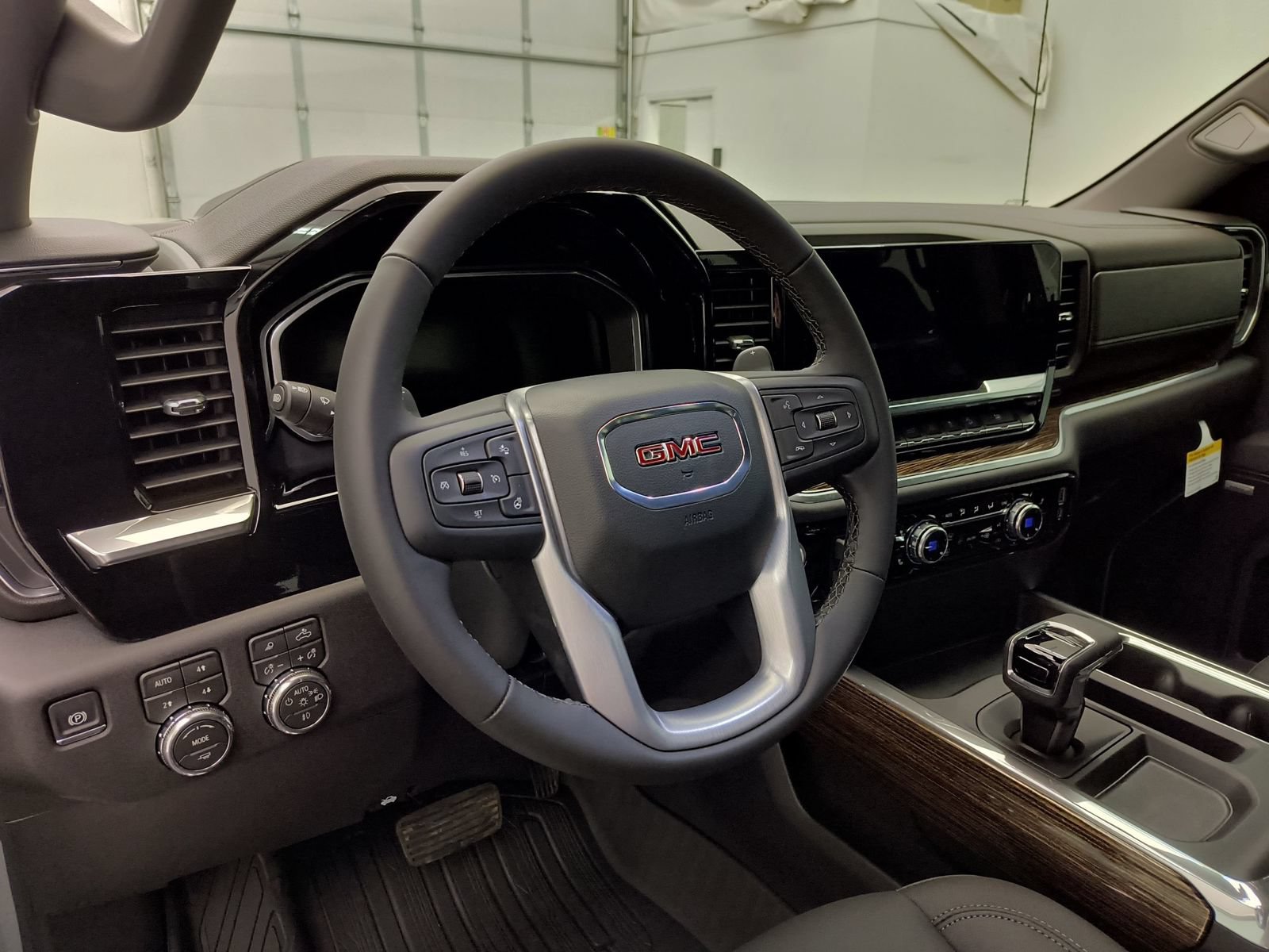 New 2026 GMC Sierra 1500 Elevation w/ Elevation Premium Package AWD/4WD image 4