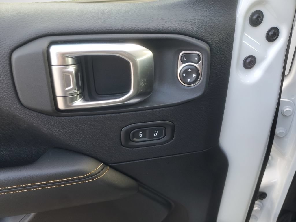 Used 2025 Jeep Gladiator Mojave AWD/4WD image 14