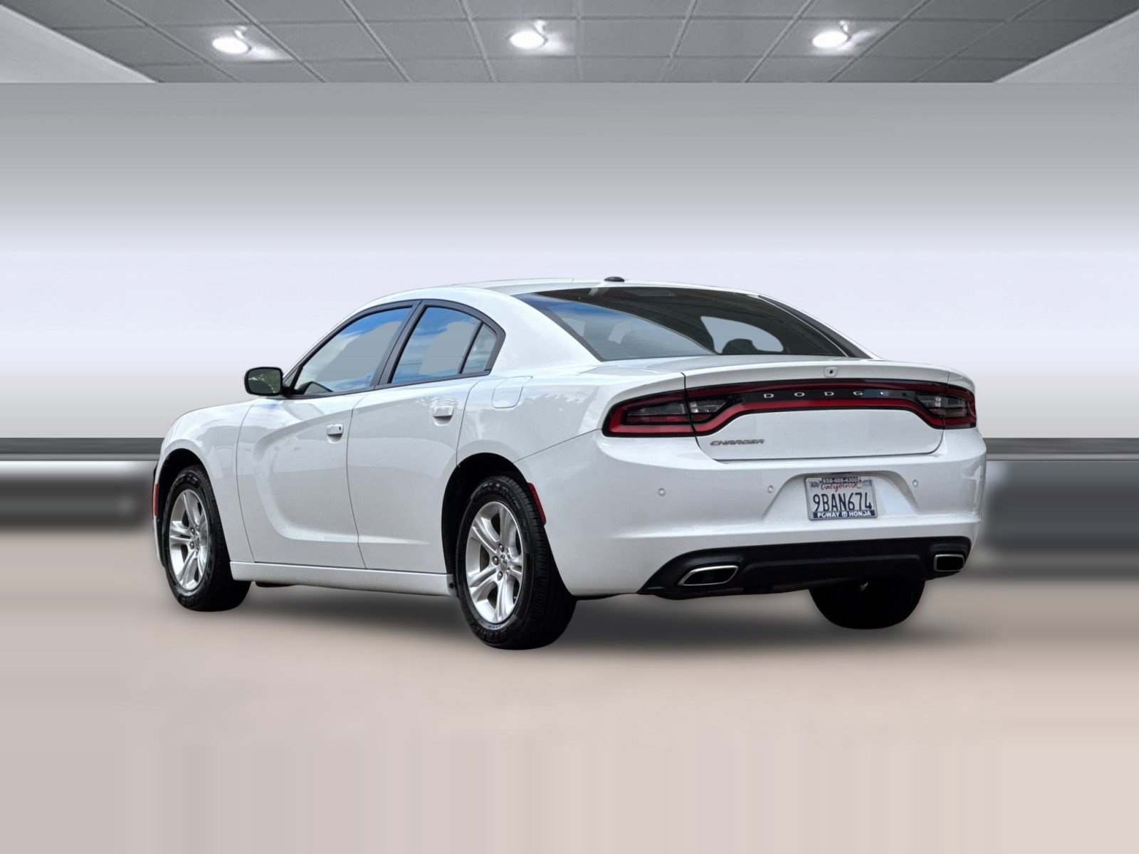 Used 2022 Dodge Charger SXT RWD image 3