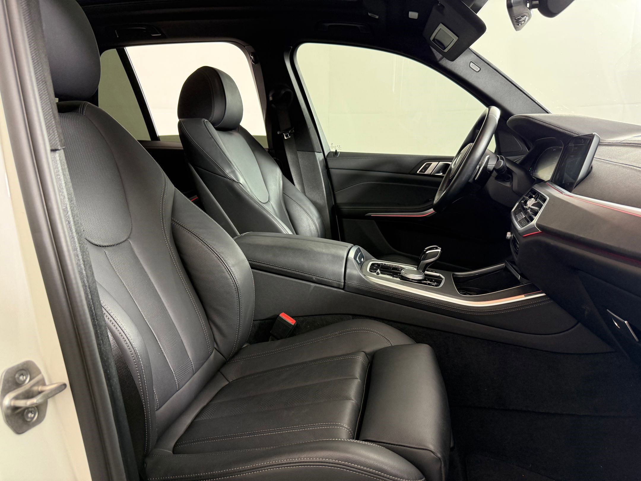 Used 2022 BMW X5 xDrive45e w/ M Sport Package image 27