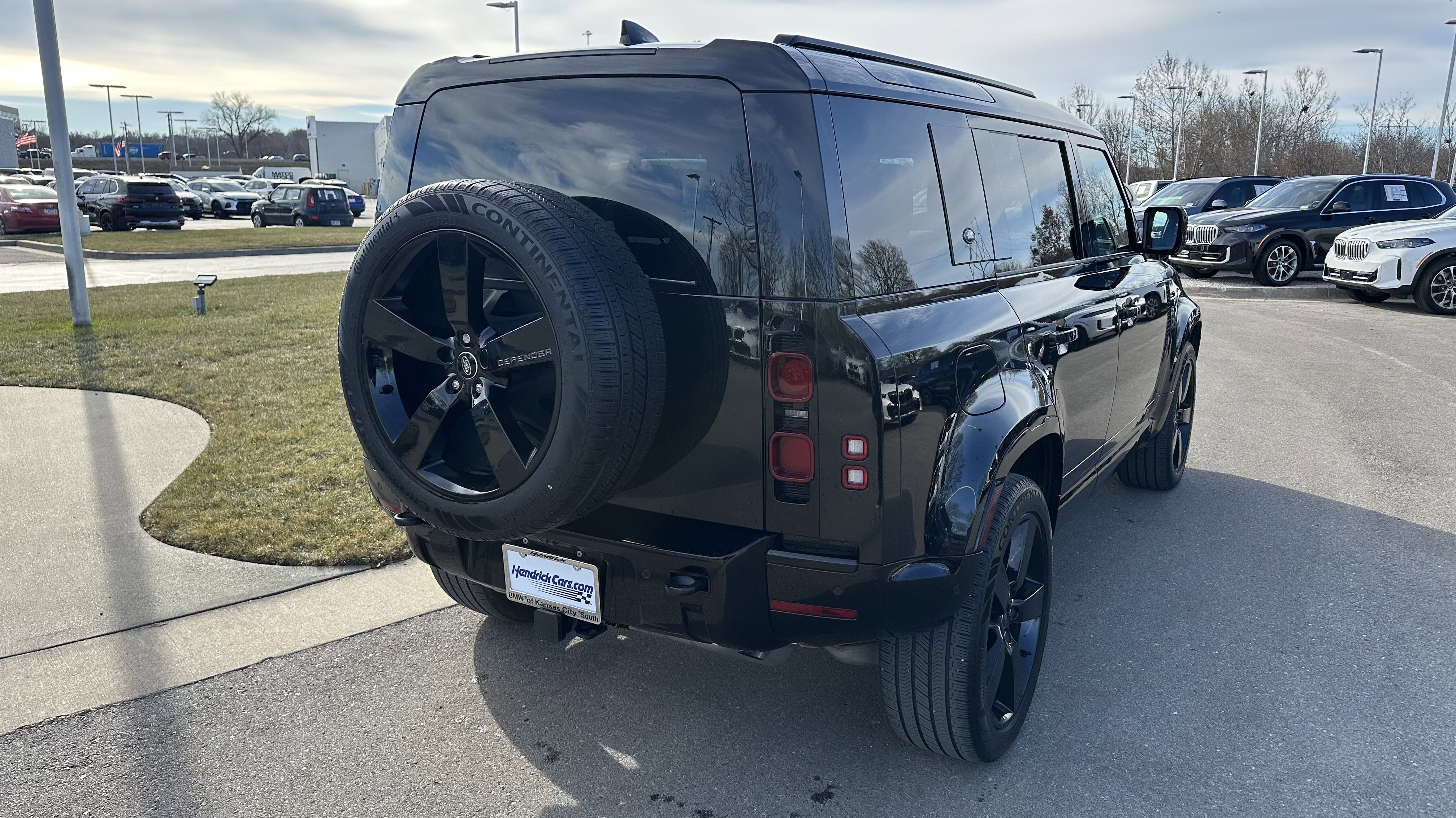 Used 2024 Land Rover Defender 110 X-Dynamic SE image 10