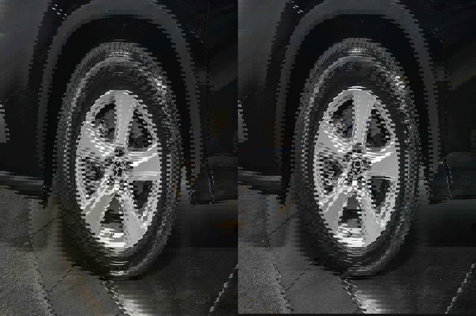 Used 2023 Toyota Highlander L image 9