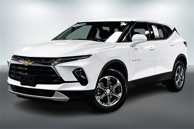 Used 2025 Chevrolet Blazer LT image 3