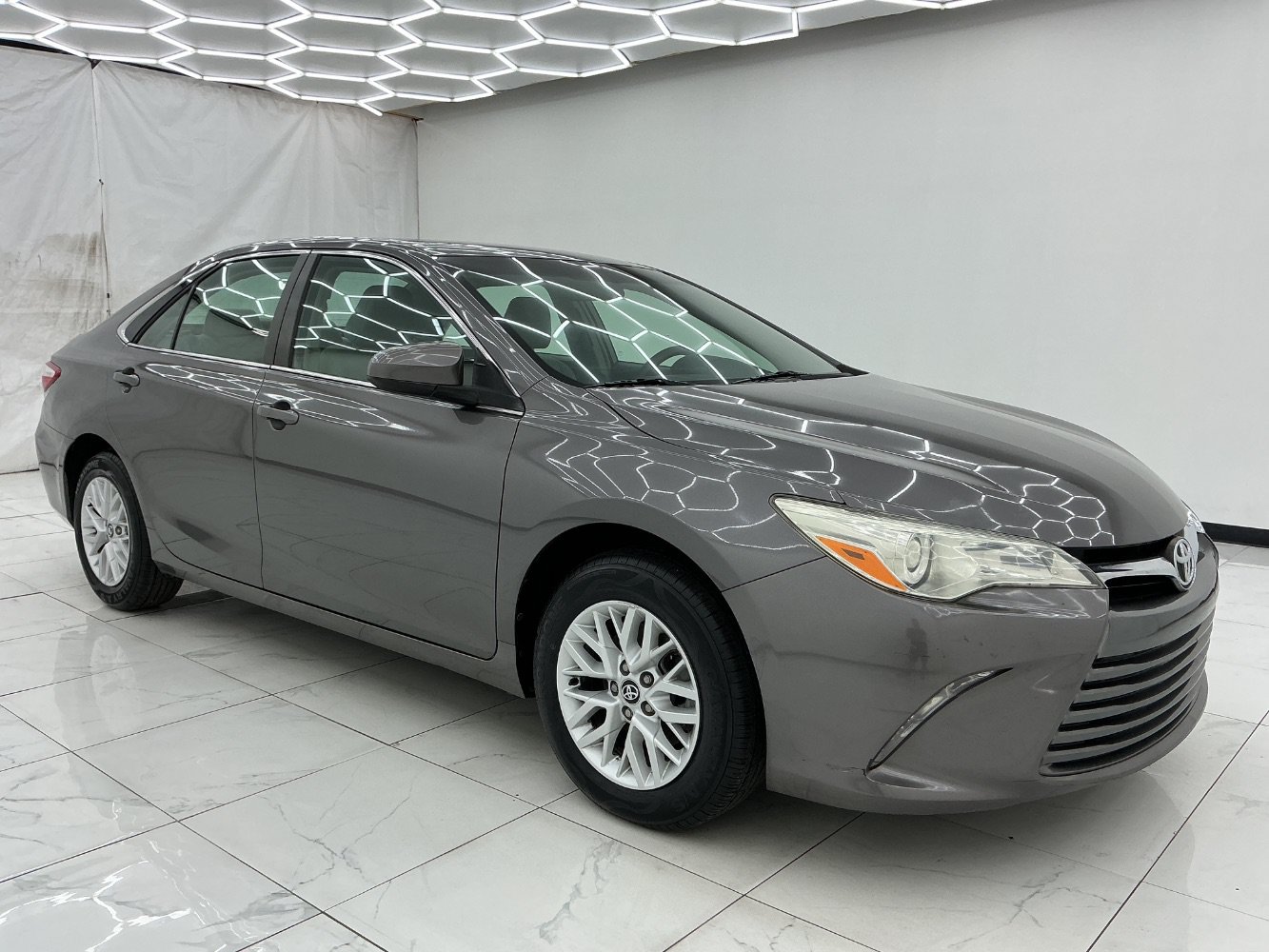 Used 2016 Toyota Camry LE FWD image 7