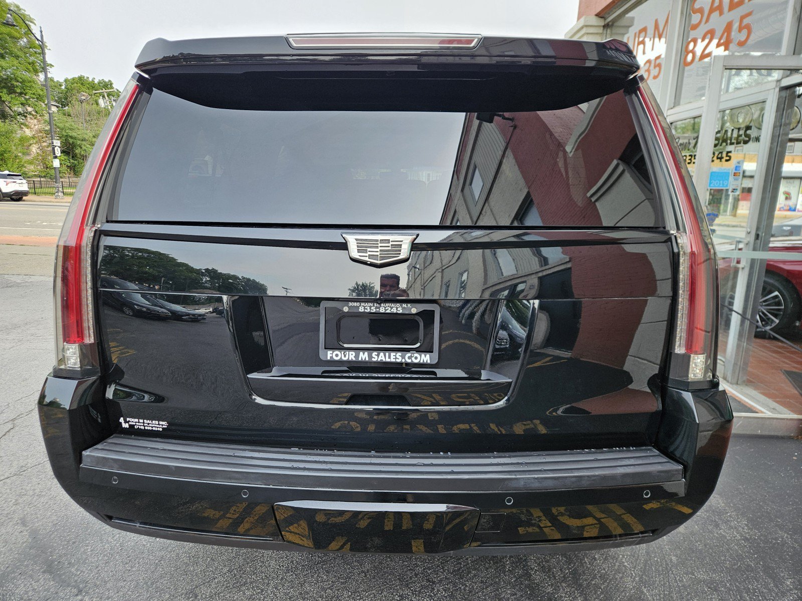 Used 2017 Cadillac Escalade ESV 4WD image 9