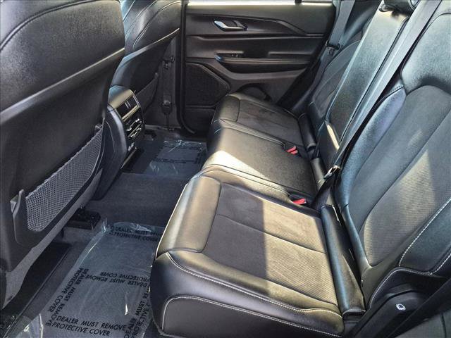 Used 2023 Jeep Grand Cherokee Altitude AWD/4WD image 23