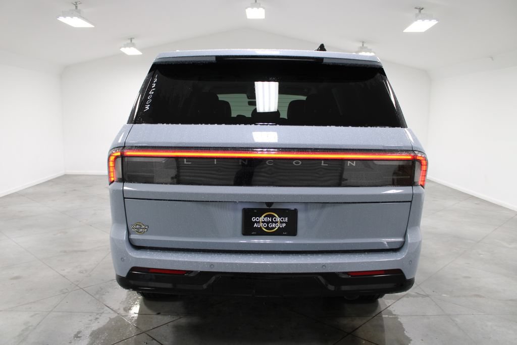 New 2027 Lincoln Navigator Premiere RWD image 7