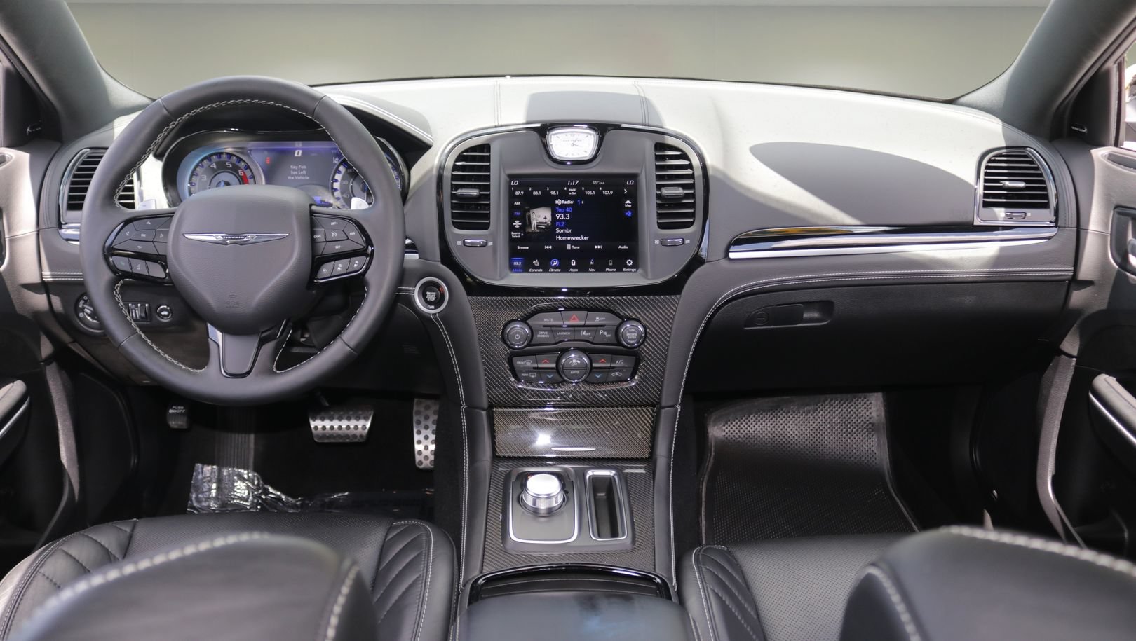 Used 2023 Chrysler 300 C RWD image 13
