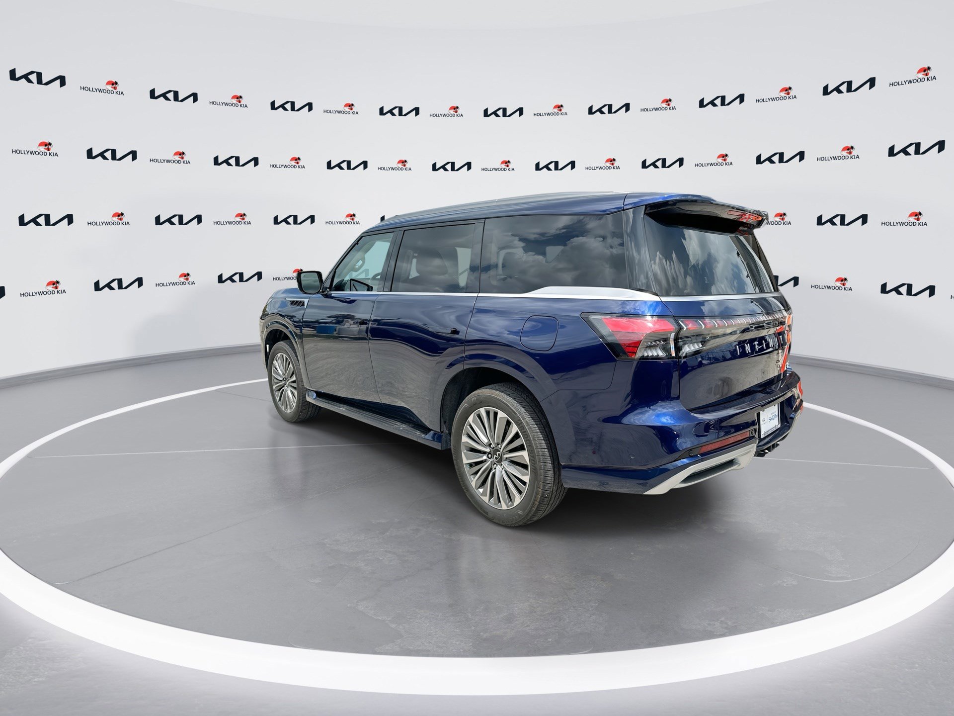 Used 2025 INFINITI QX80 Luxe RWD image 6