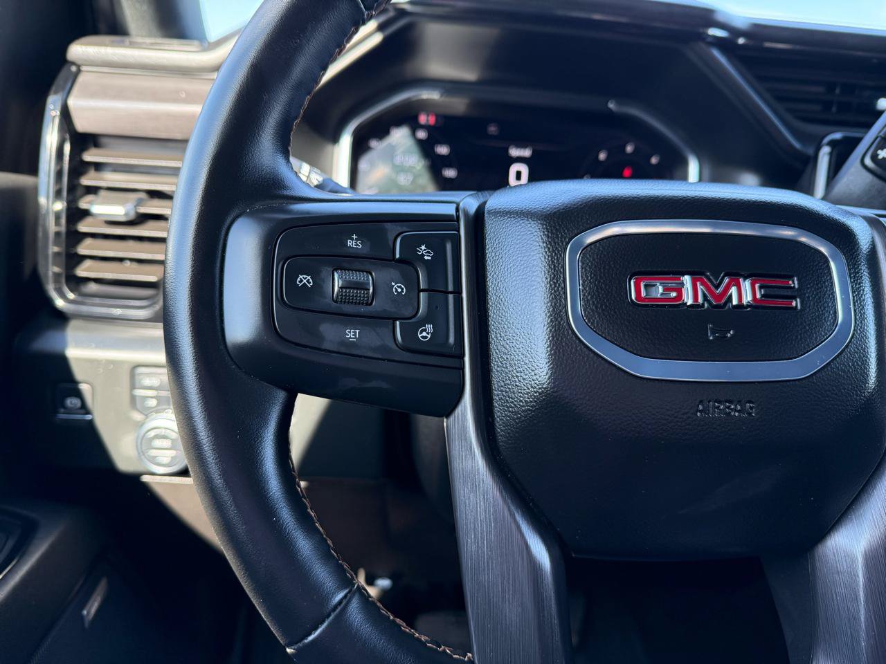 Used 2024 GMC Sierra 2500 AT4 w/ AT4 Premium Plus Package AWD/4WD image 22