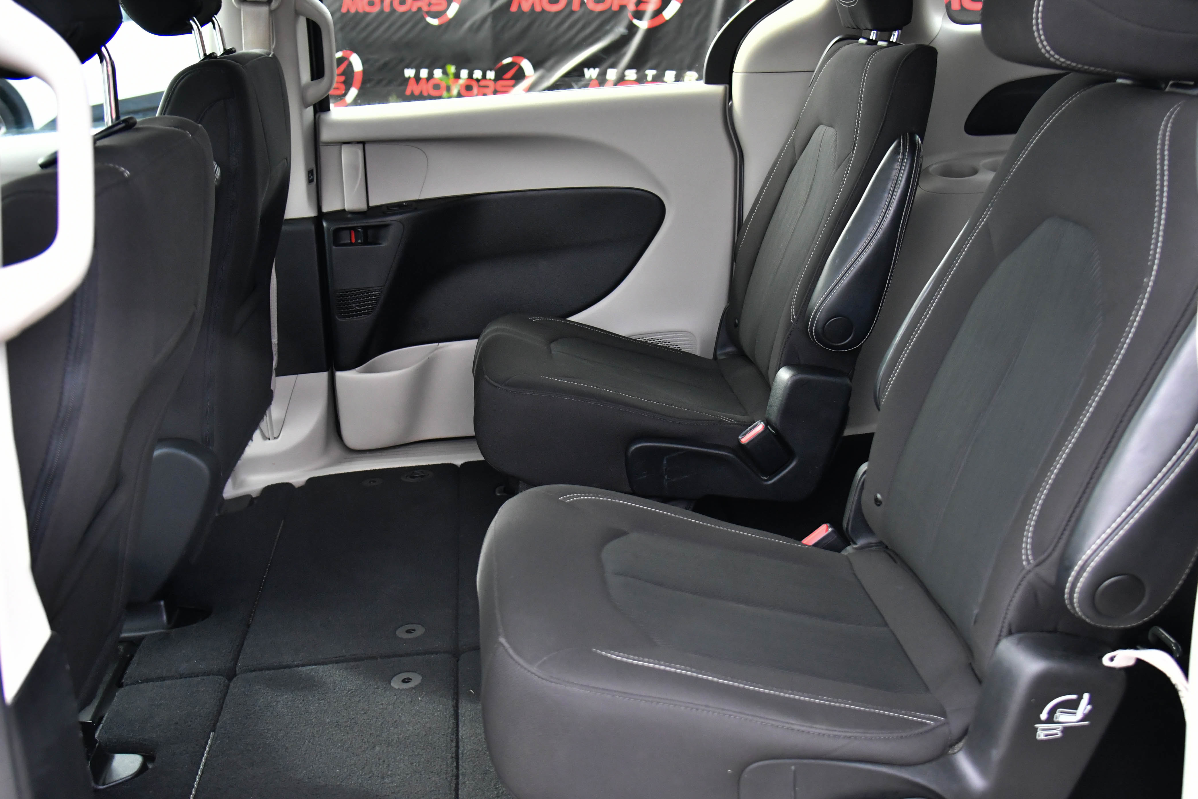 Used 2023 Chrysler Voyager LX FWD image 37