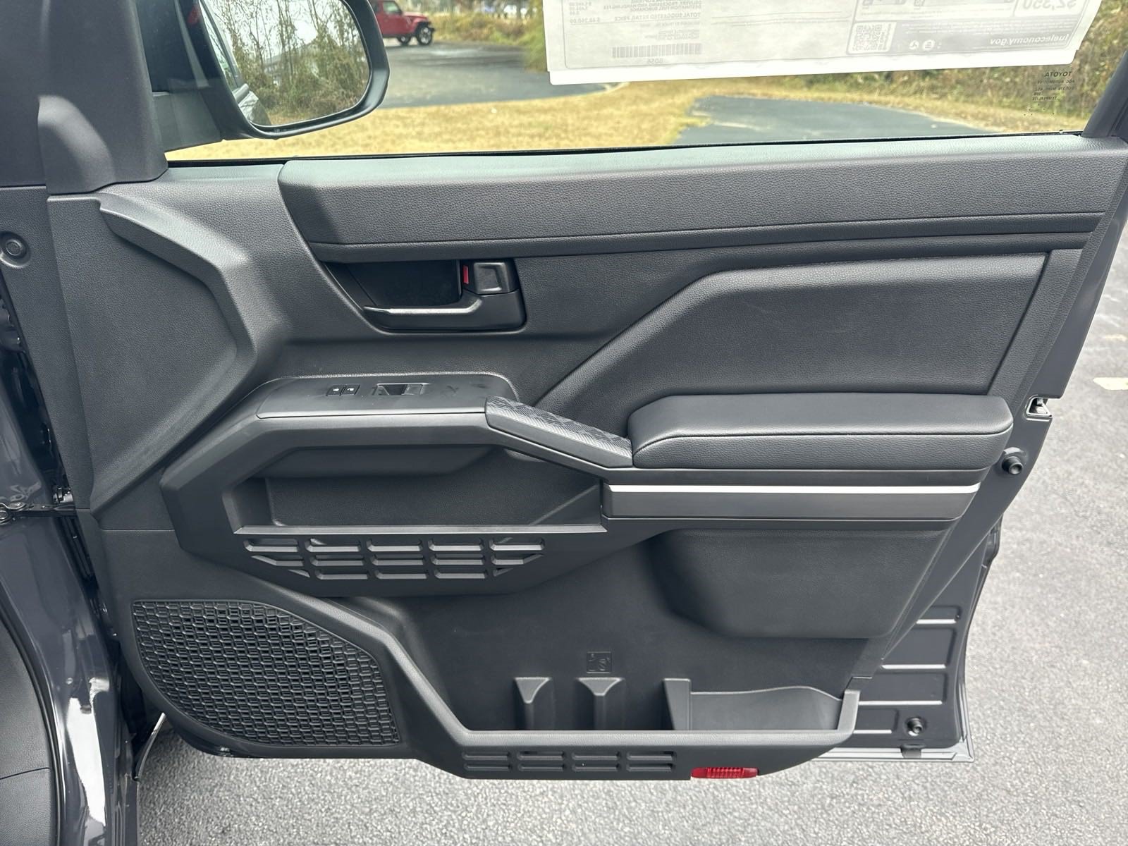 New 2024 Toyota Tacoma SR5 RWD image 33