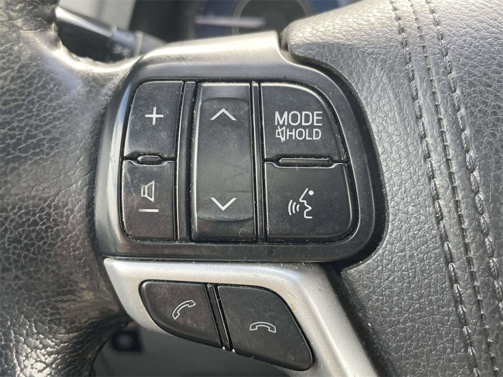 Used 2018 Toyota Sienna XLE image 25