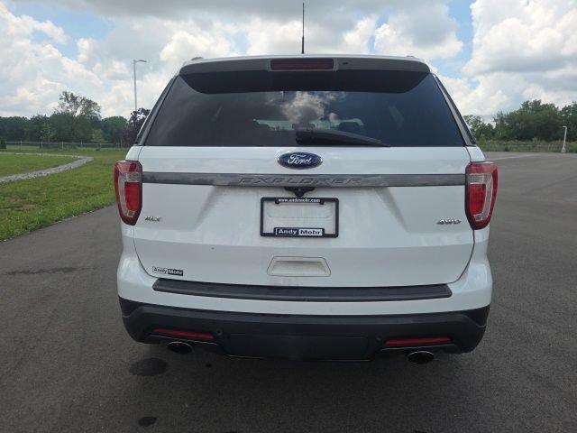 Used 2018 Ford Explorer XLT w/ Equipment Group 202A AWD/4WD image 9
