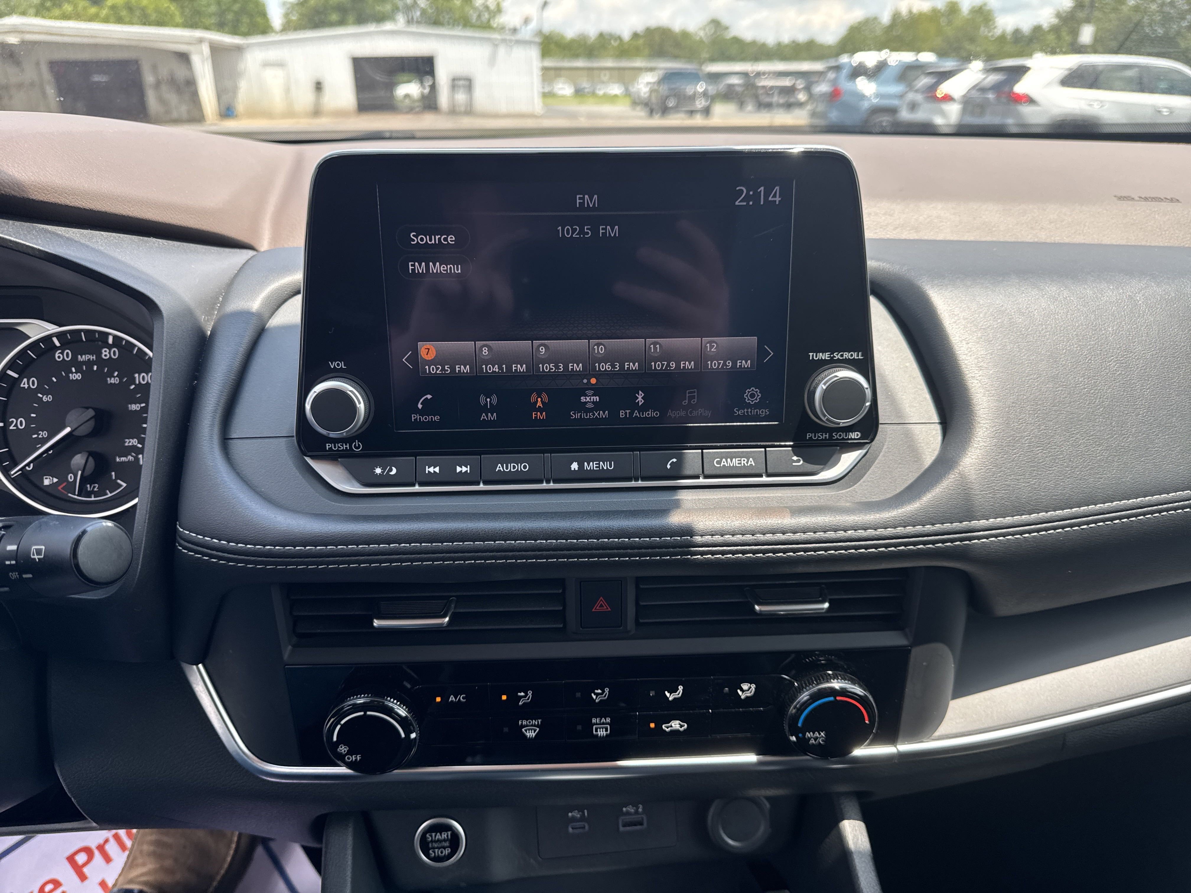 Used 2023 Nissan Rogue S image 18