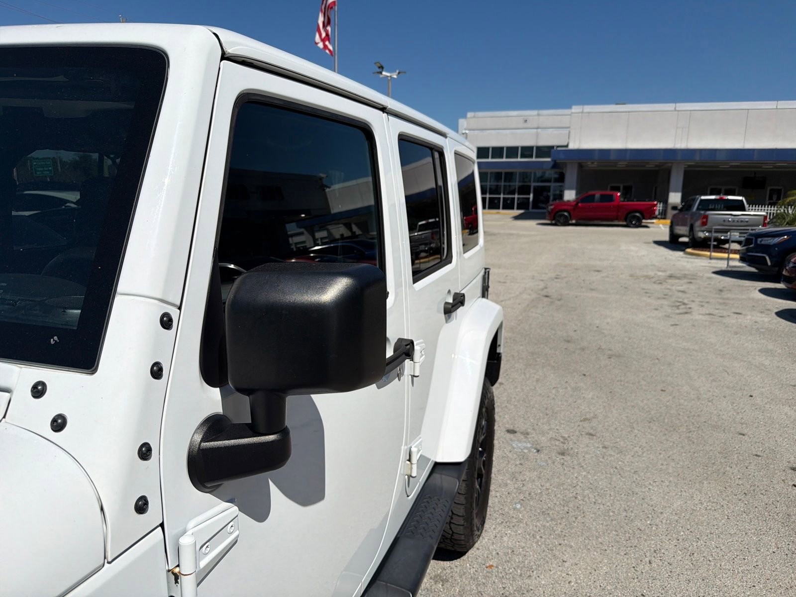 Used 2018 Jeep Wrangler Unlimited Sahara AWD/4WD image 13