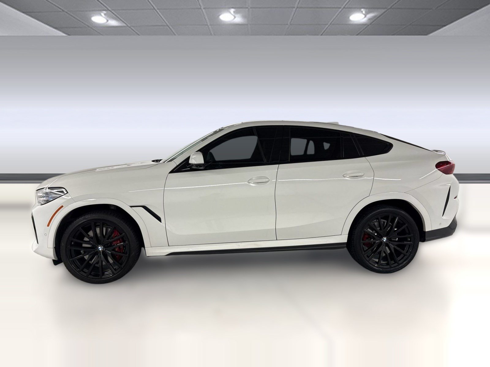 Used 2022 BMW X6 M50i w/ Executive Package AWD/4WD image 2