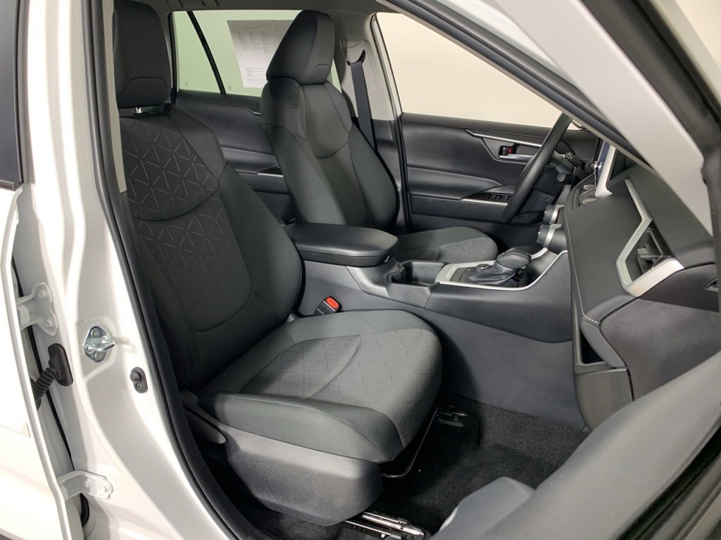 Used 2025 Toyota RAV4 XLE image 36