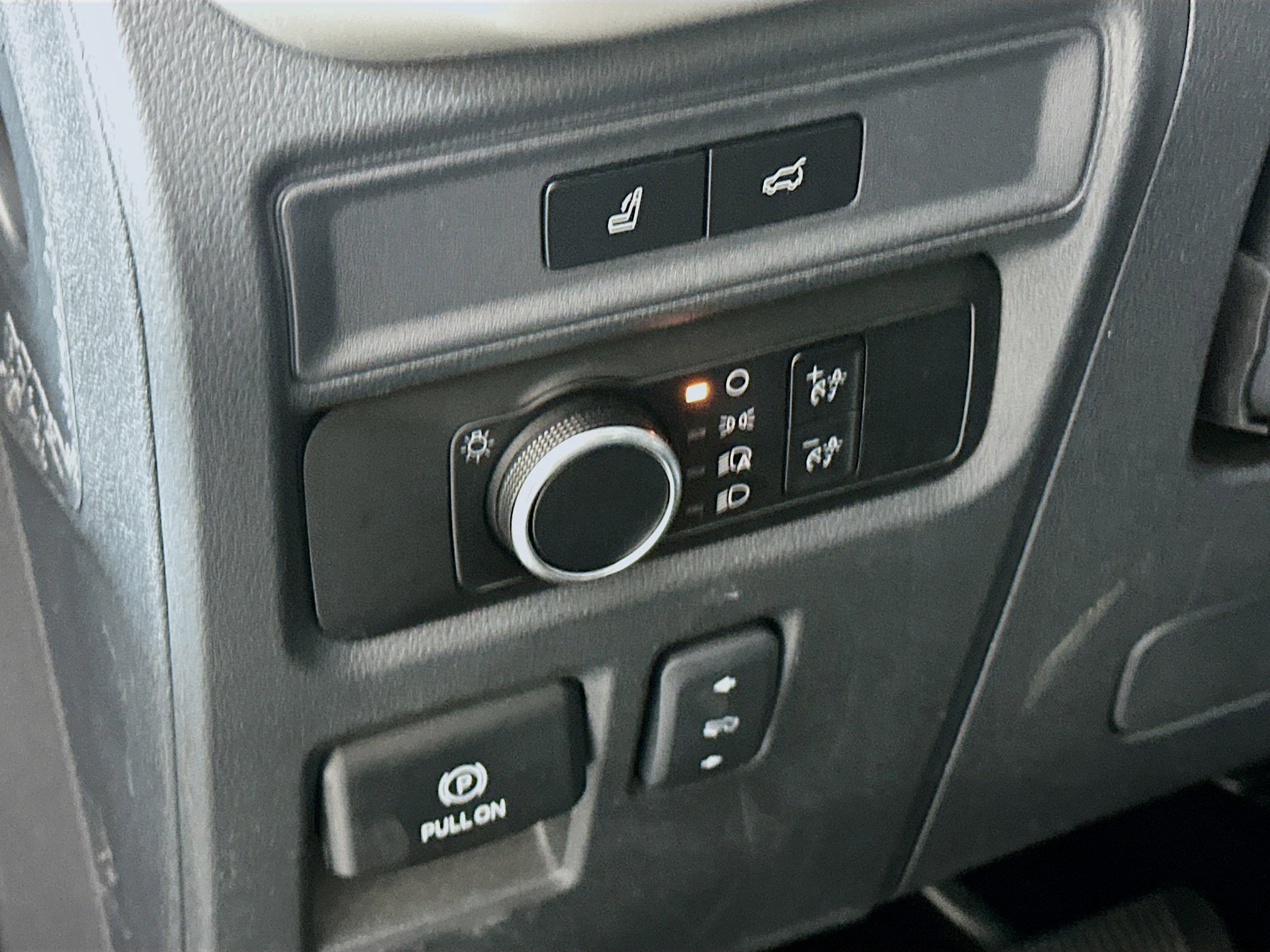 Used 2024 Ford Expedition Max XLT image 17