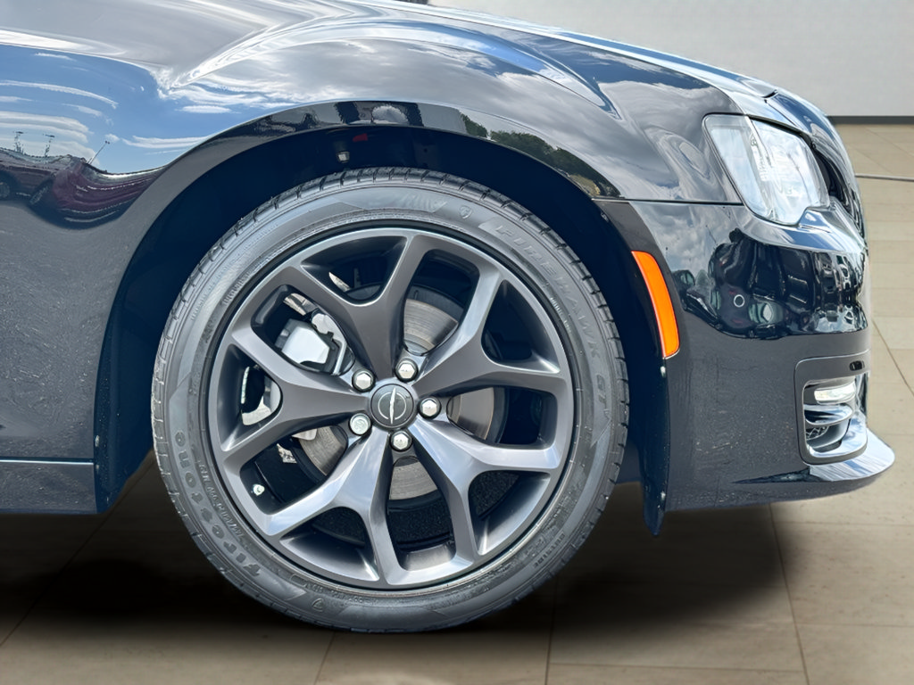 Used 2023 Chrysler 300 Touring L RWD image 40