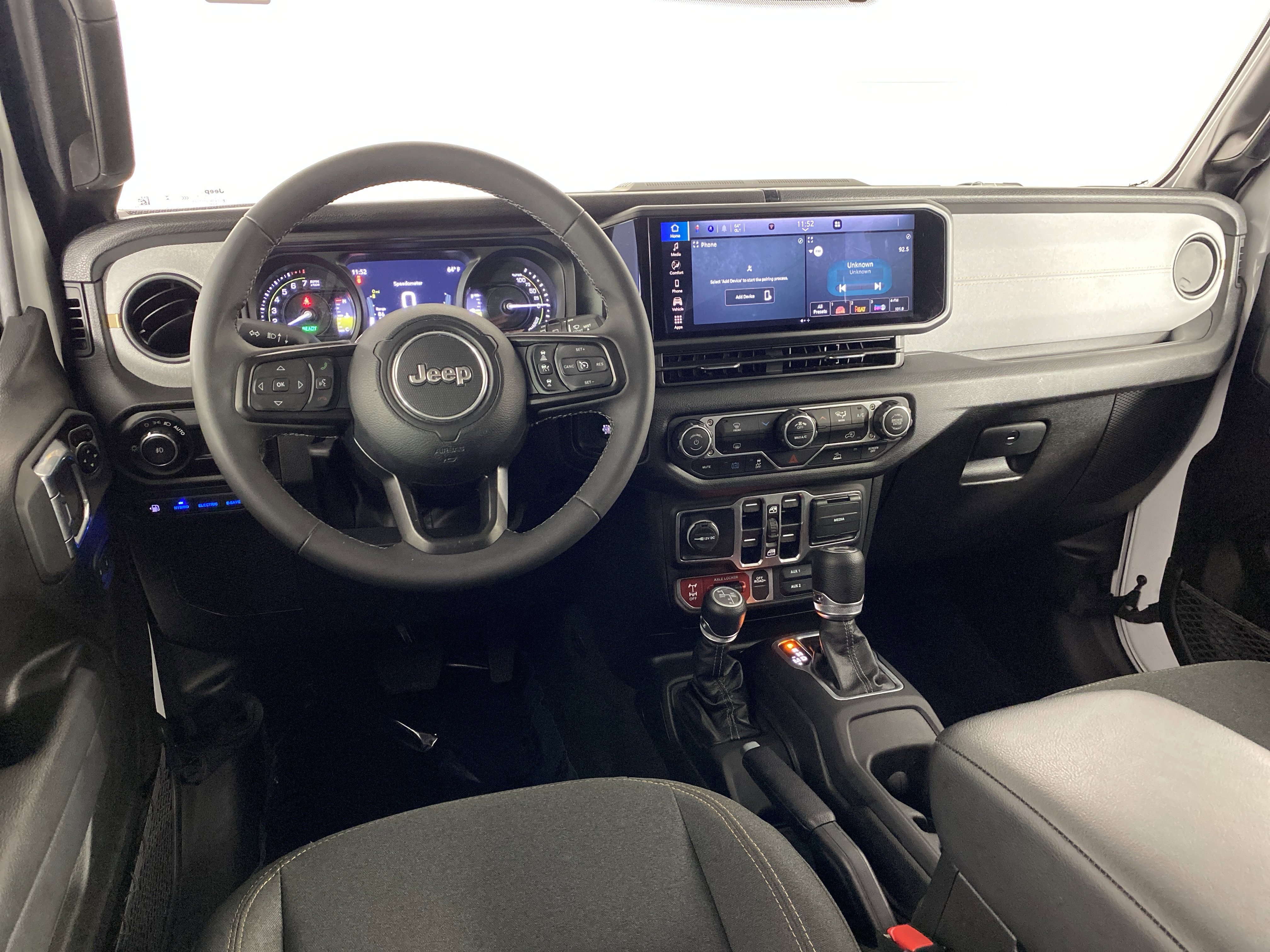 Used 2025 Jeep Wrangler Willys AWD/4WD image 18