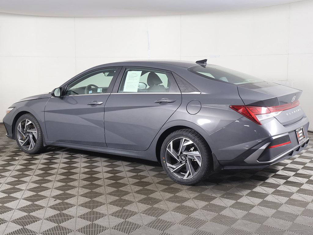 Used 2024 Hyundai Elantra SEL w/ Convenience Package FWD image 11