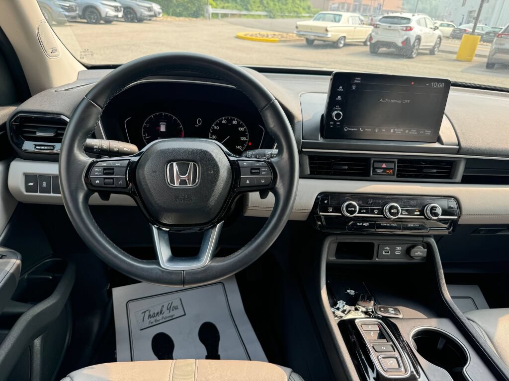 Used 2025 Honda Pilot Touring image 23