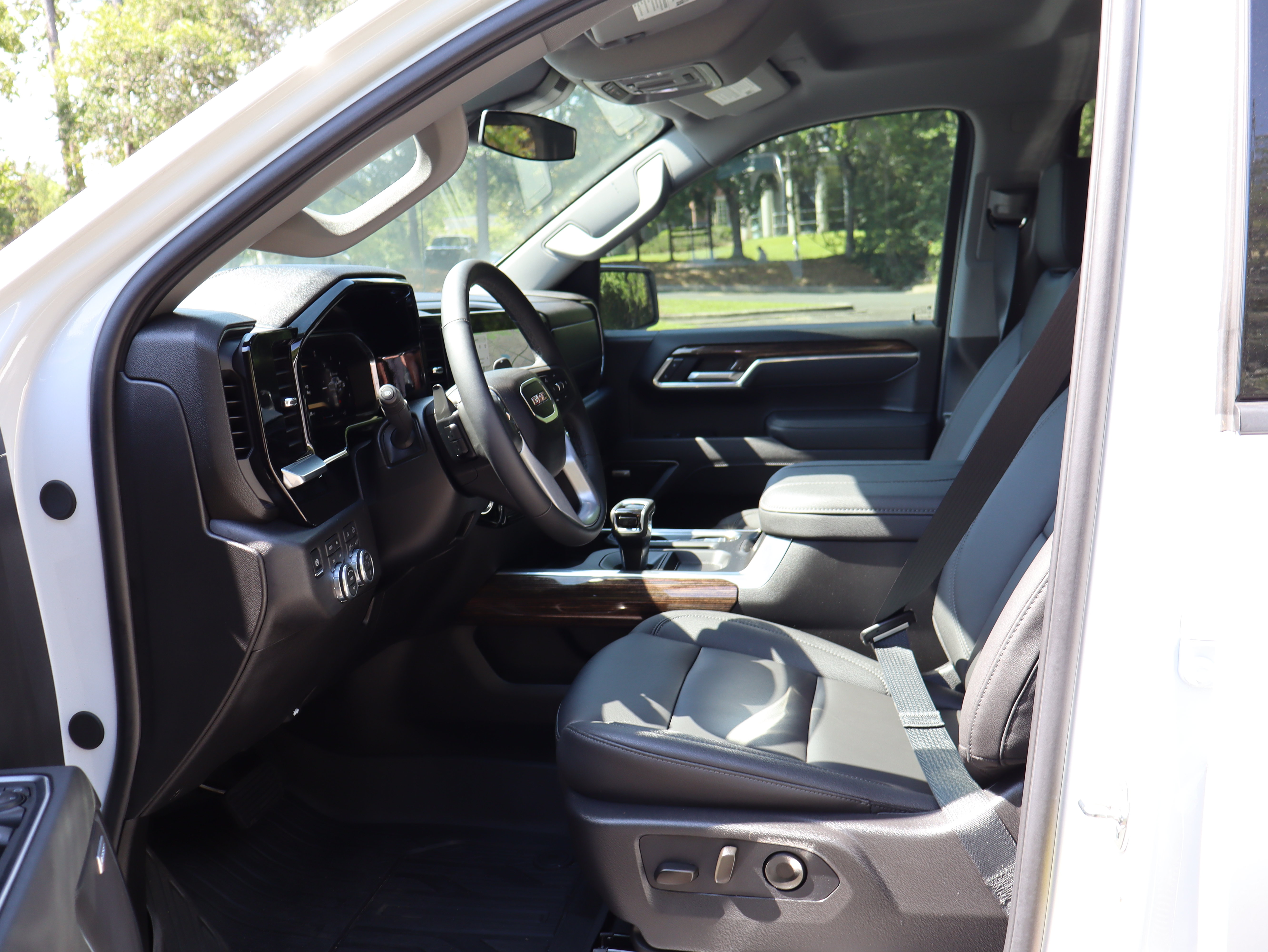 New 2026 GMC Sierra 1500 Elevation w/ Elevation Premium Package AWD/4WD image 25