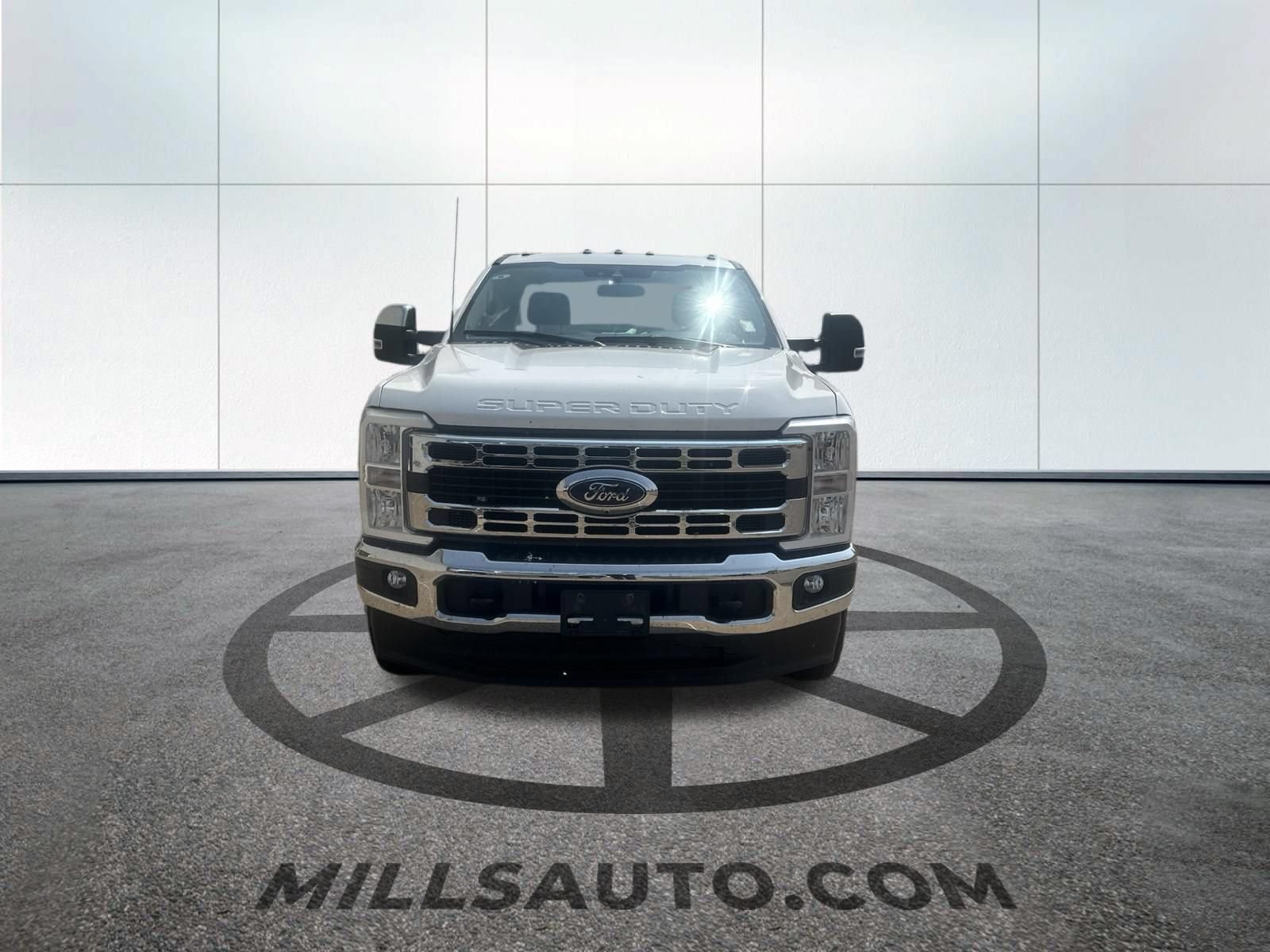 Used 2023 Ford F350 XLT w/ 360-Degree Camera Package AWD/4WD image 2