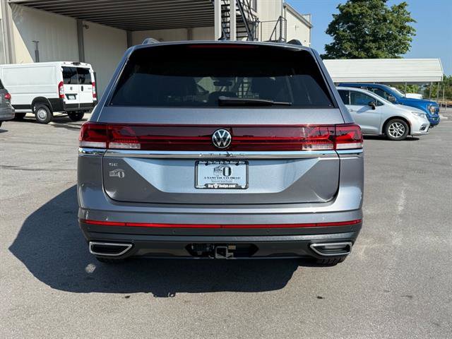 Used 2024 Volkswagen Atlas SE image 4
