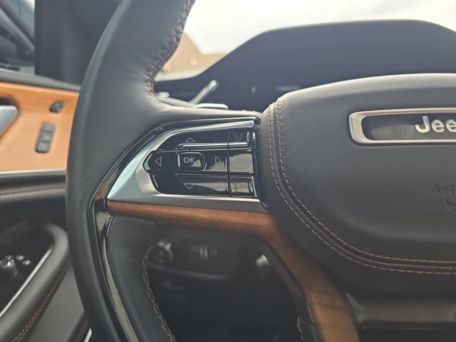 Used 2023 Jeep Grand Cherokee Summit AWD/4WD image 20