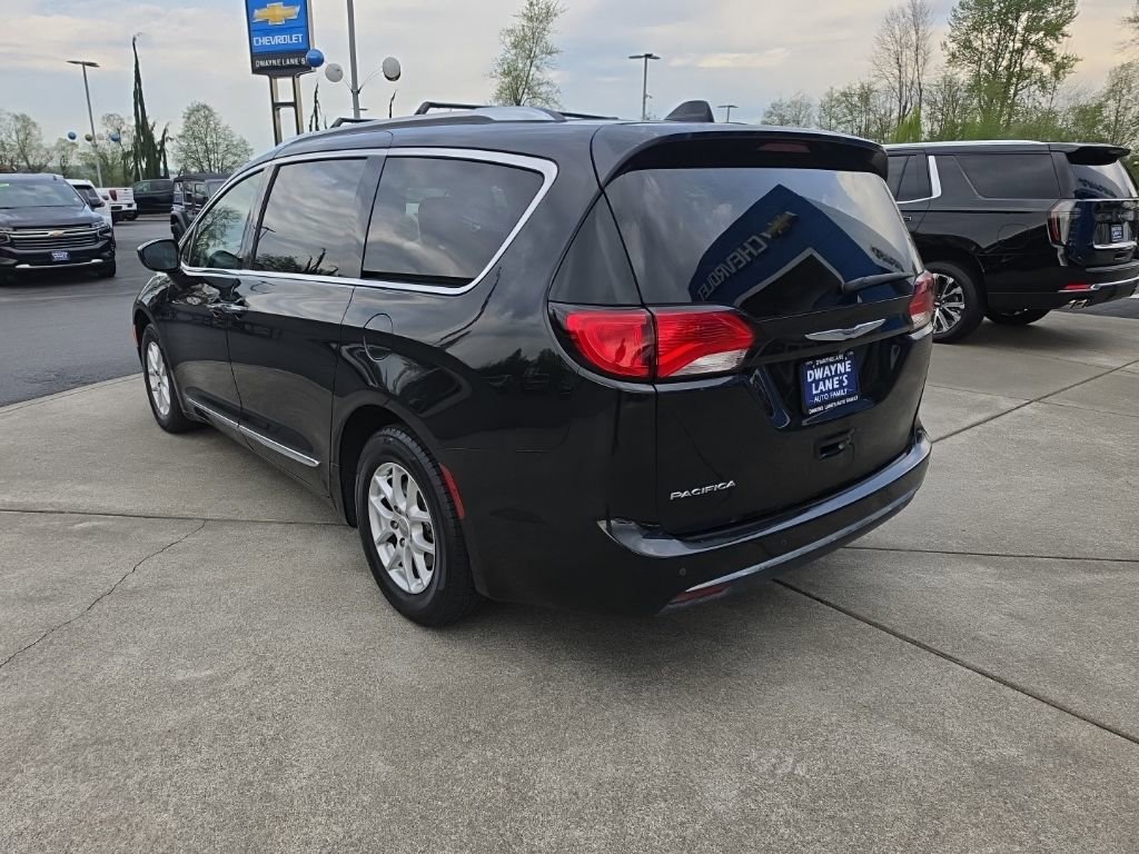 Used 2020 Chrysler Pacifica Touring-L FWD image 3