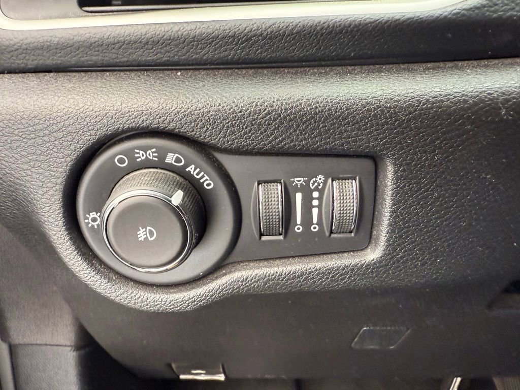 Used 2020 Chrysler Pacifica Touring w/ S Appearance Package image 17