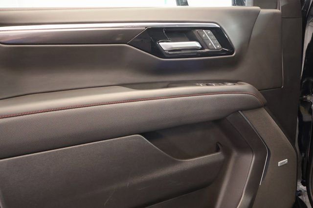 Used 2025 Chevrolet Suburban RST w/ Comfort Package image 9