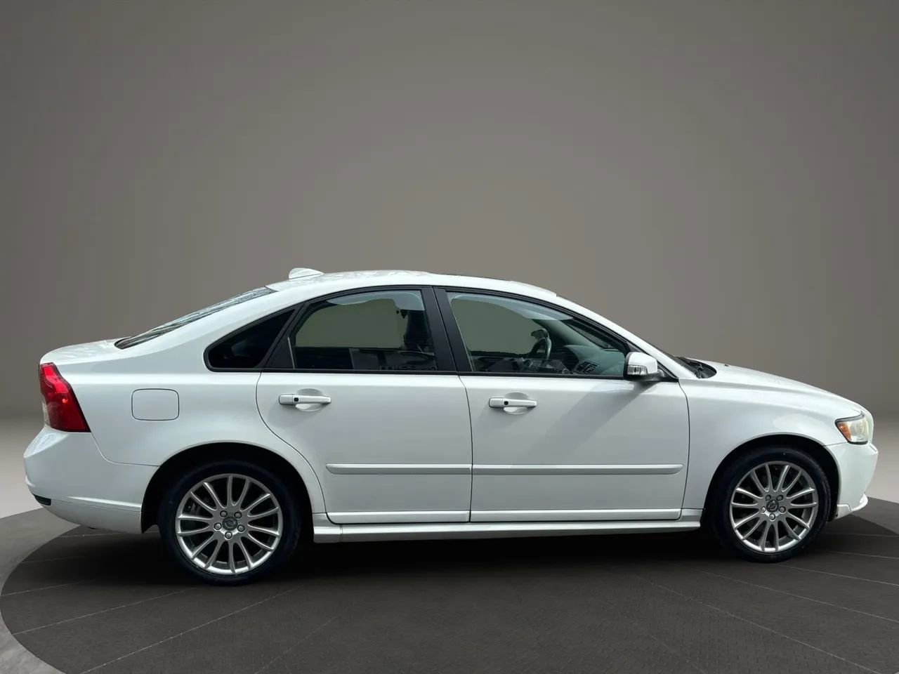 Used 2010 Volvo S40 2.4i image 4