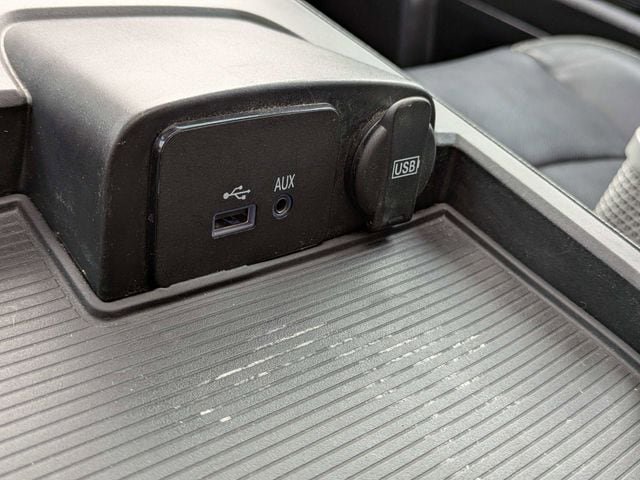 Used 2017 RAM 3500 Laramie w/ Convenience Group AWD/4WD image 24
