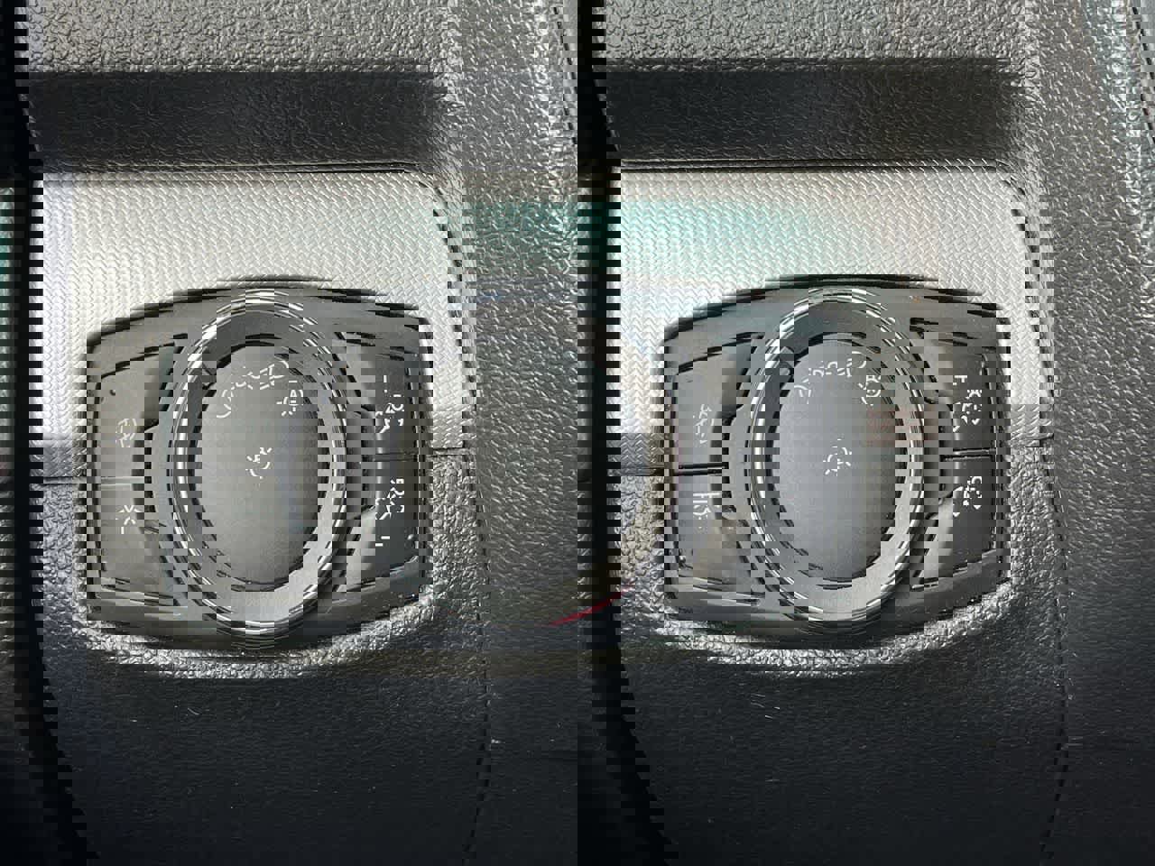 Used 2014 Ford Explorer XLT w/ Equipment Group 202A image 29