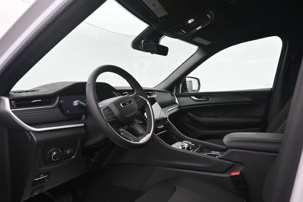 New 2027 Jeep Grand Cherokee Laredo X AWD/4WD image 6