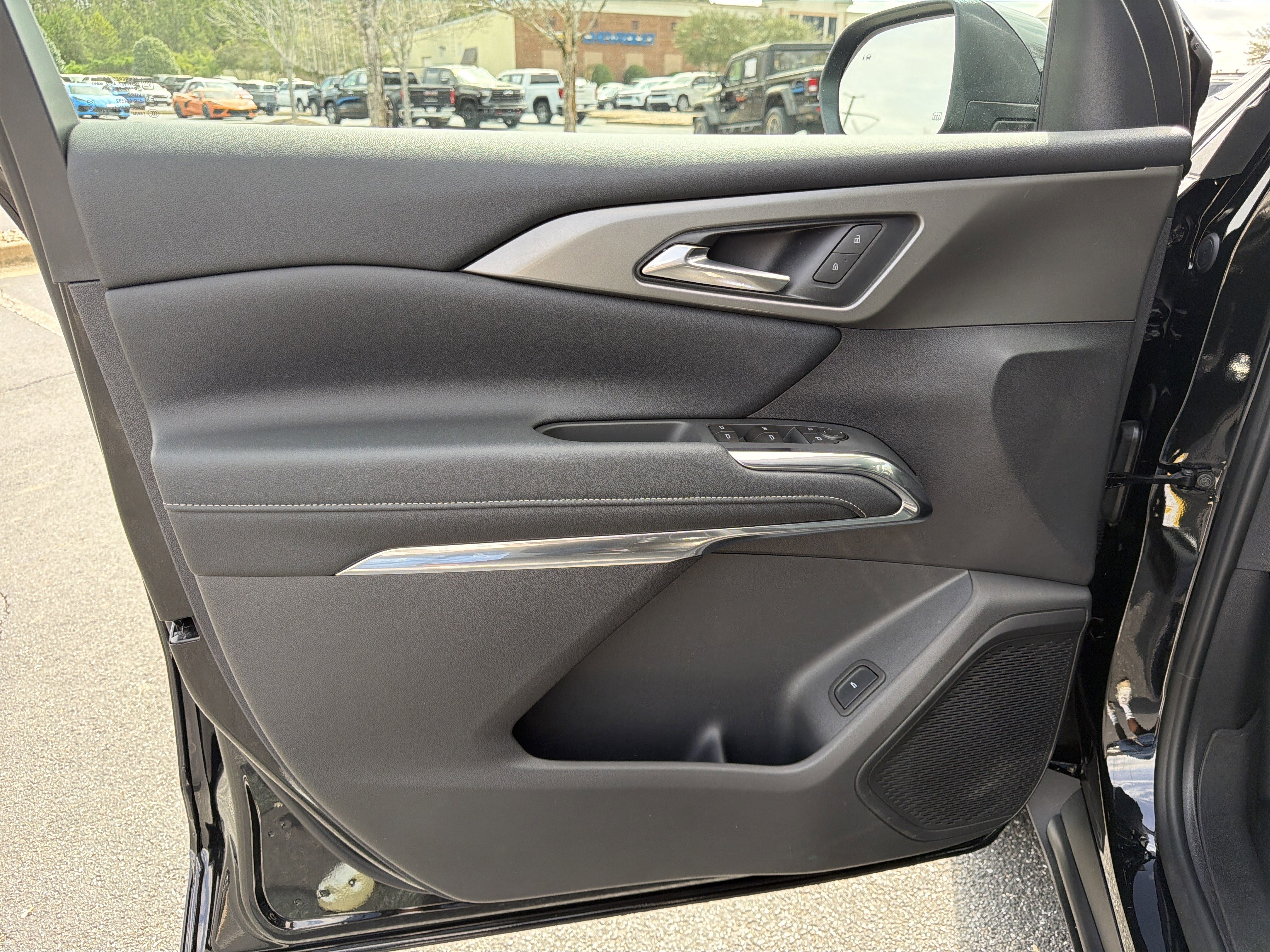 Used 2026 Chevrolet Traverse LT w/ Midnight/Sport Edition image 10