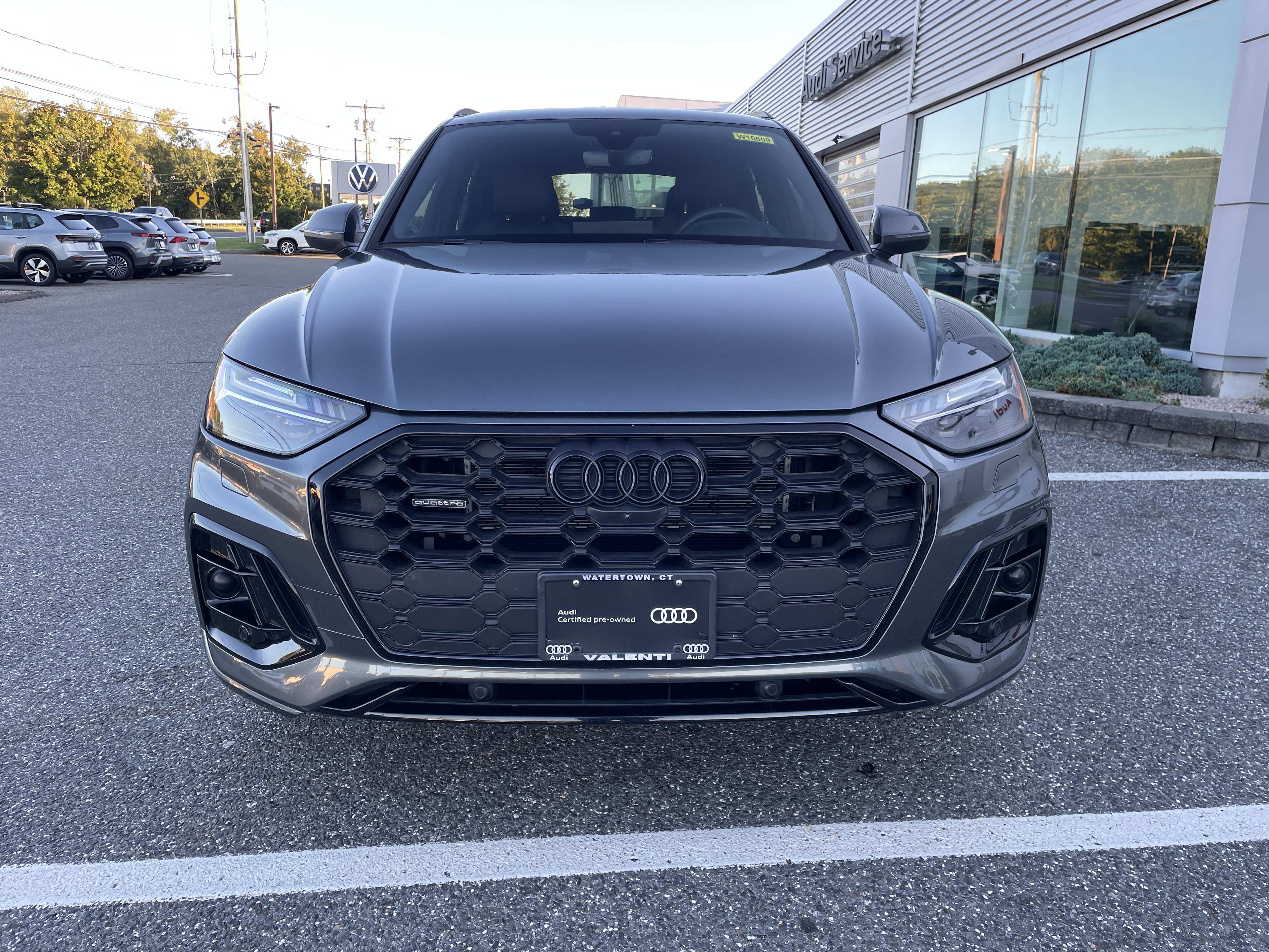 Certified 2024 Audi Q5 e Prestige AWD/4WD image 2