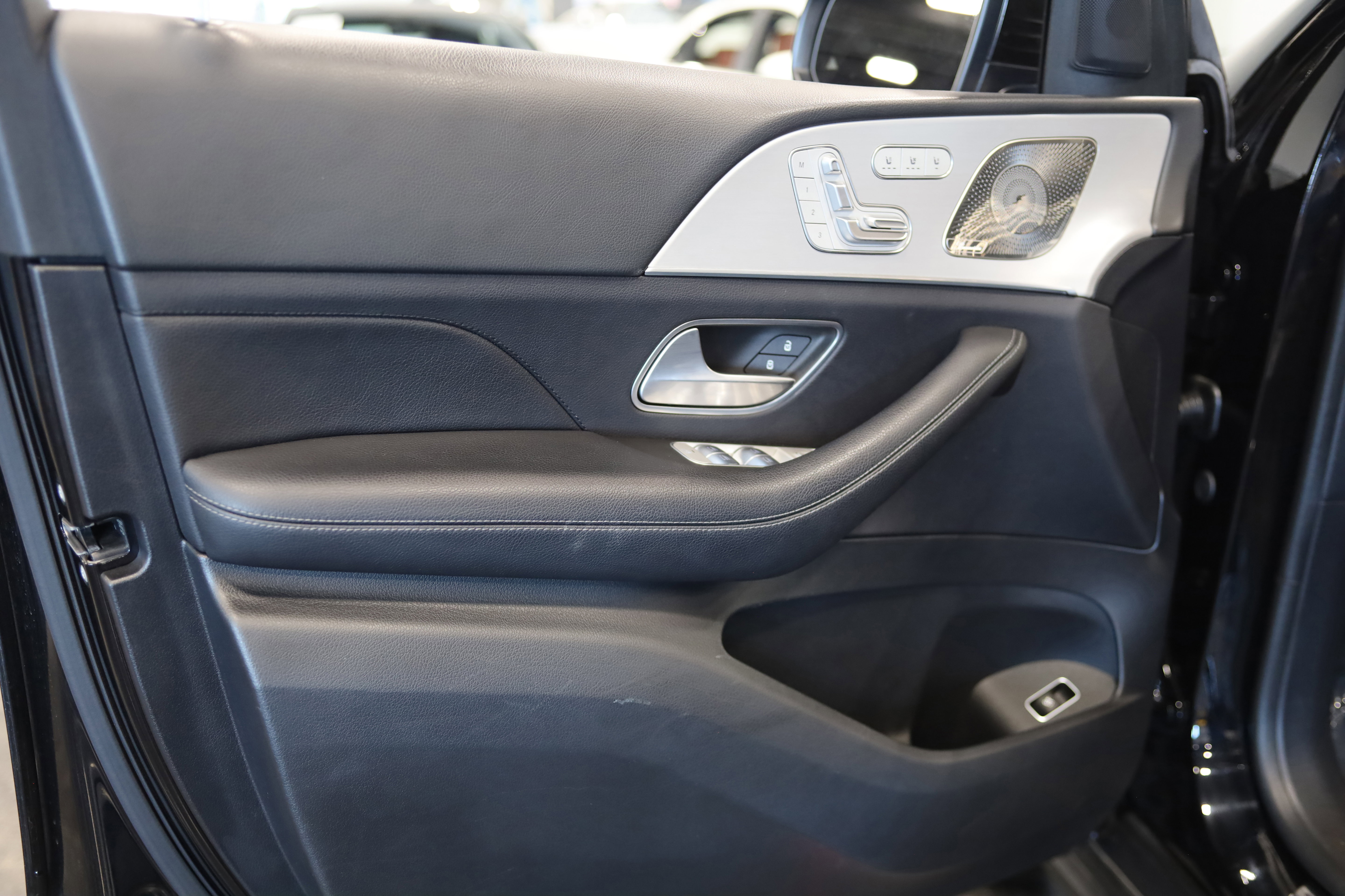 Used 2024 Mercedes-Benz GLS 450 4MATIC image 14