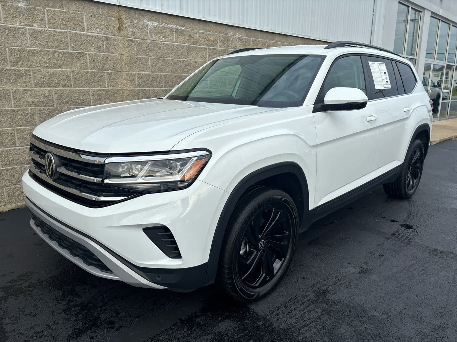Used 2023 Volkswagen Atlas SE image 33