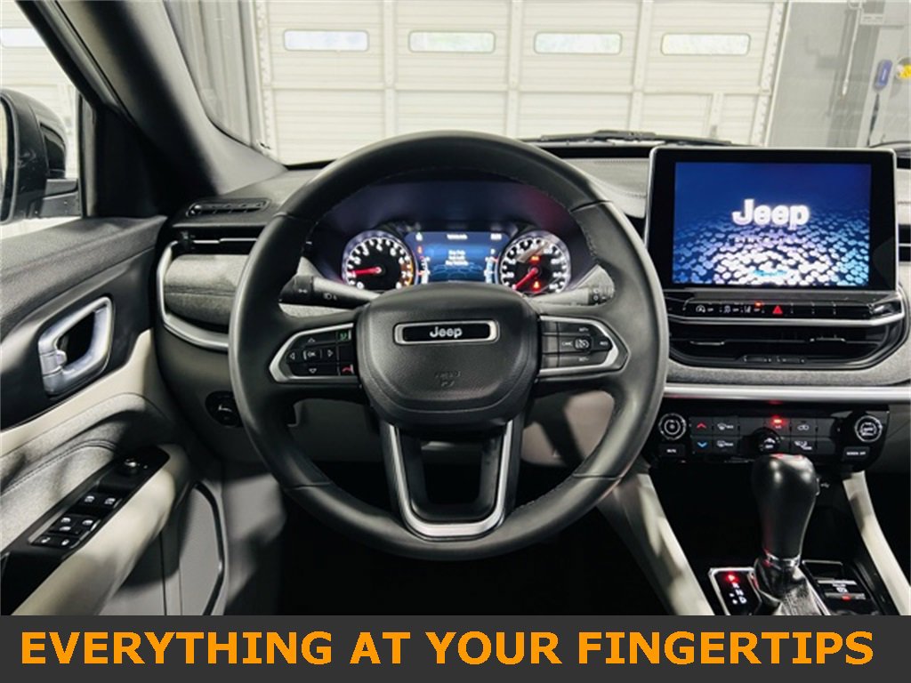Used 2024 Jeep Compass Latitude image 5