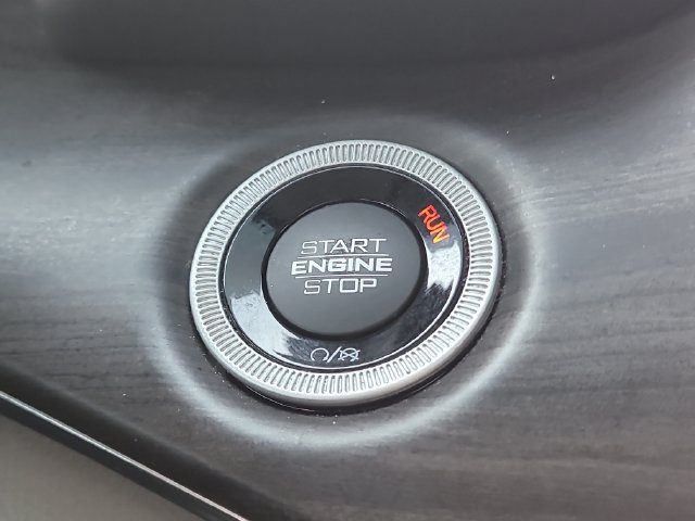 Used 2023 Jeep Grand Cherokee Overland AWD/4WD image 31