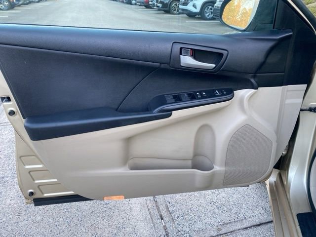 Used 2012 Toyota Camry LE FWD image 19
