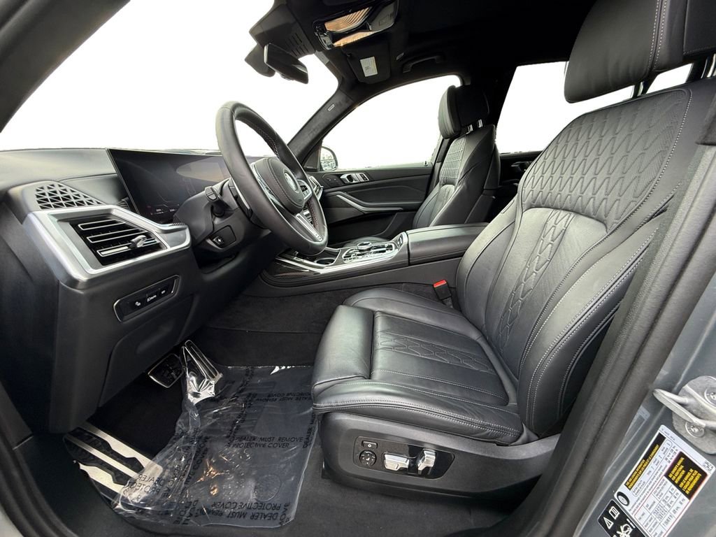 Used 2024 BMW X7 M60i w/ Executive Package image 9