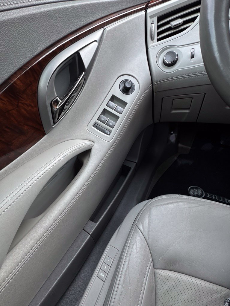 Used 2010 Buick LaCrosse CXS FWD image 13