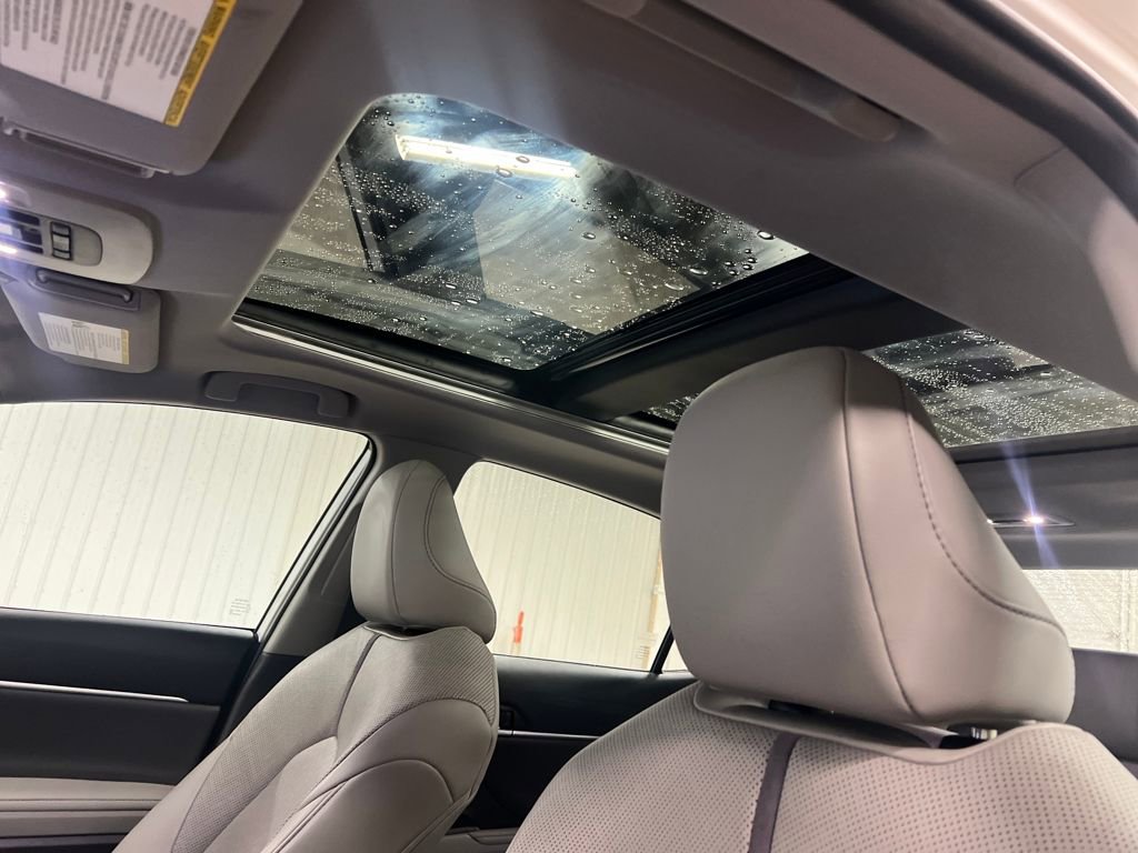 Used 2024 Toyota Camry XLE w/ Navigation Package image 27