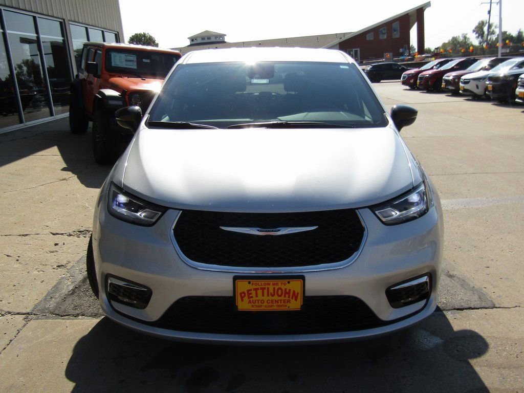 New 2026 Chrysler Pacifica Select image 13